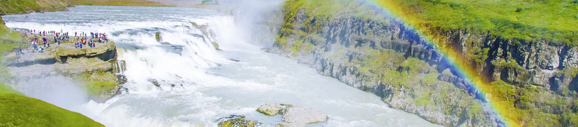 Gullfoss Wasserfall im Golden Circle, Island – mächtige Wassermassen mit Regenbogen, beliebtes Naturwunder und Highlight jeder Islandreise.